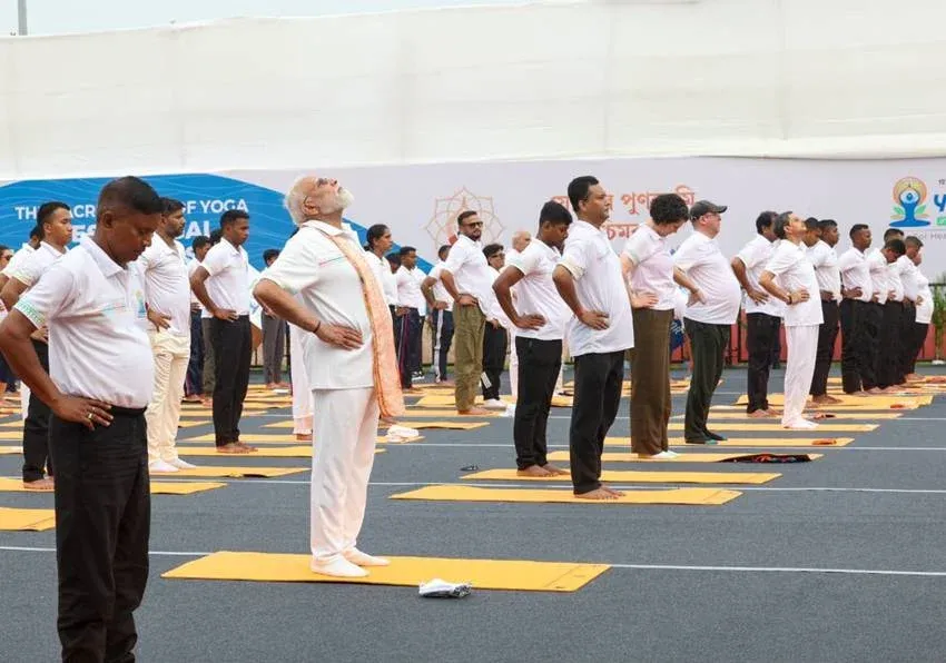 International Yoga Day 2026: एकजुट हुआ देश!, PM Modi समेत राज्यों के नेताओं ने किया योगाभ्यास International Yoga Day 2026