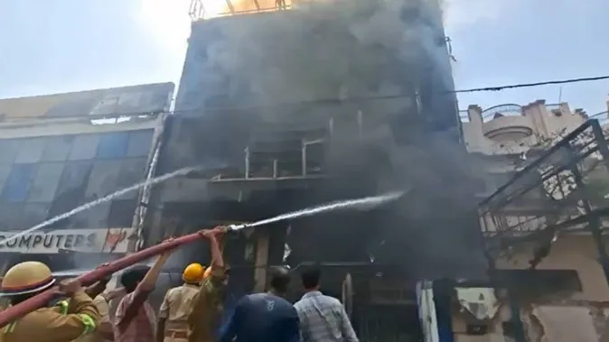 कोचिंग सेंटर में भीषण आग!, 14 बच्चों की दर्दनाक मौत, बिल्डिंग से कूदकर बचा रहे जान coaching centre fire