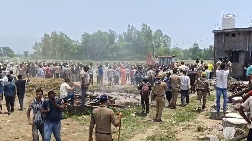 विनोद कश्यप हत्याकांड: बैरागीवाला में 25 से ज्यादा मुस्लिम परिवारों ने छोड़ा घर, इलाके में सन्नाटा buldozor action vikasnagar