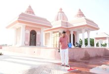cm dhami khatima mandir mai saaf-safayi