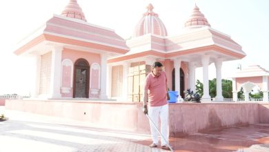 cm dhami khatima mandir mai saaf-safayi