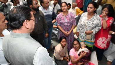 ट्रांजिट कैंप पहुंचे CM, चारधाम यात्रा और रजिस्ट्रेशन प्रक्रिया से संबंधित व्यवस्थाओं का लिया जायजा cm-dhami-arrives-surprise-inspection-of-transit-camp-in-rishikesh