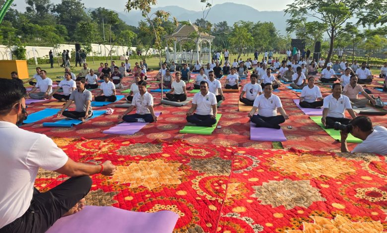 योग और जनसहभागिता का संगम बना सिटी फॉरेस्ट पार्क, एक हजार से अधिक लोगों ने किया सामूहिक योग NEWS UPDATE