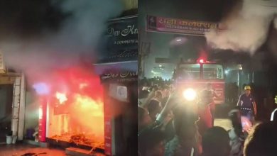 सपा नेता मतीन सिद्दीकी की दुकान में लगी आग, सारा सामान जलकर खाक fire-breaks-out-at-sp-leader-mateen-siddiquis-shop