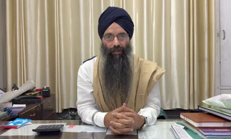 हेमकुंड यात्रा में हथियार न लाएं श्रद्धालु, कर्णप्रयाग विवाद के बाद ट्रस्ट की अपील हेमकुंड यात्रा में हथियार न लाएं श्रद्धालु, कर्णप्रयाग विवाद के बाद ट्रस्ट की अपील