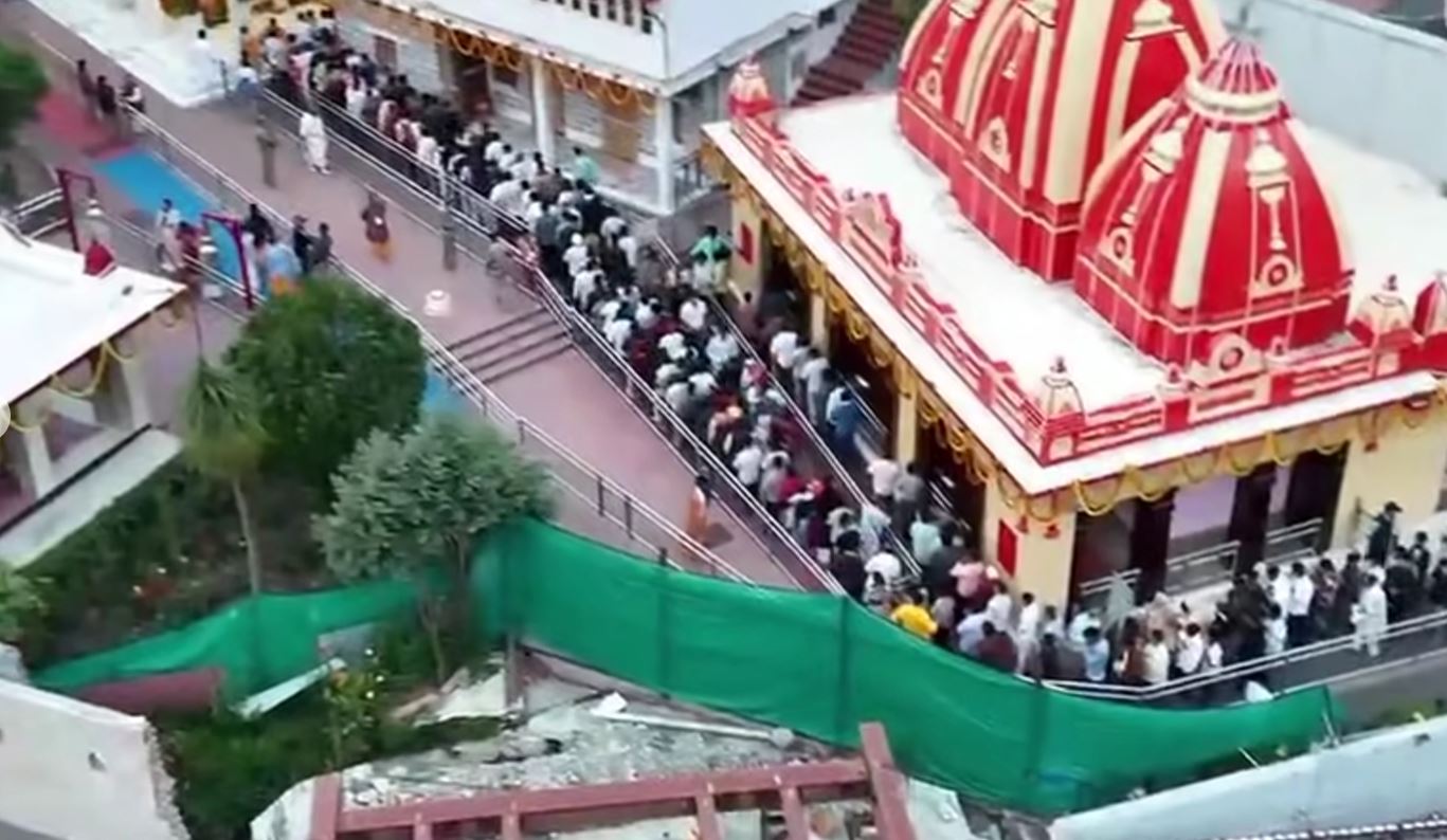 कैंची धाम का स्थापना दिवस आज, सुबह 4 बजे से मंदिर के बाहर उमड़ा श्रद्धालुओं का सैलाब, तस्वीरें kainchi dham fair