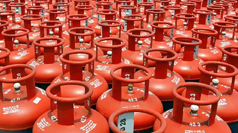 LPG Price Hike: डीजल-पेट्रोल के बाद बढ़े सिलेंडर के दाम!, इतना हो गया महंगा lpg-prices-hike