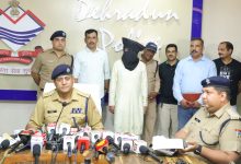अनिष्ट का डर दिखाकर 65 तोला सोना ठगने वाला बाबा अरेस्ट, 15 तोला सोना और 5 लाख नकद बरामद baba-arrested-for-swindling-65-tolas-gold-by-instilling-fear-of-misfortune