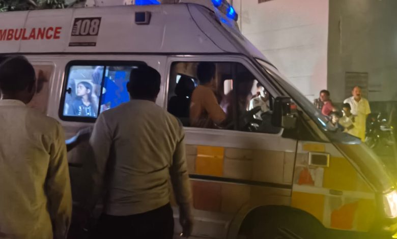 Nainital Accident: खाई में गिरा पर्यटकों से भरा टेम्पो ट्रैवलर, 2 की मौत, कई घायल tempo-traveller-carrying-tourists-falls-into-gorge-in-nainital-2-dead