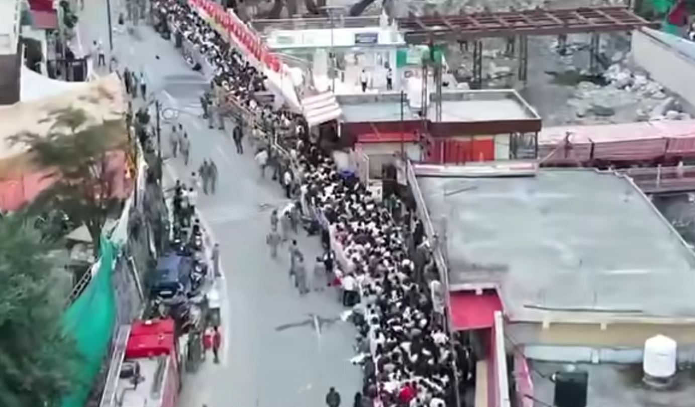 कैंची धाम का स्थापना दिवस आज, सुबह 4 बजे से मंदिर के बाहर उमड़ा श्रद्धालुओं का सैलाब, तस्वीरें kainchi dham fair