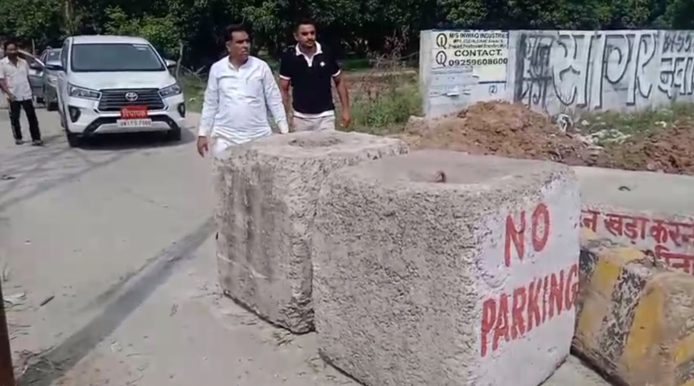 भगवानपुर में जाम पर भड़के विधायक फुरकान, JCB से बंद रास्ते को खुलवाया haridwar news