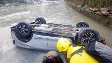 Rudraprayag Accident: नदी में समाई केदारनाथ जा रहे यात्रियों की कार, मची चीख-पुकार char-dham-pilgrims-car-plunges-into-river-in-rudraprayag