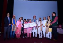 saurabh-bahuguna-distributed-cheques-at-vikas-utsav-event-in-uttarkashi