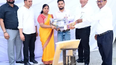 cm-dhami-fulfilled-woman-request-sewing-machine-sahaspur