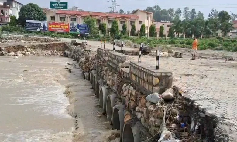 nanda-ki-chowki-bridge-washed-away-in-heavy-rain-dehradun