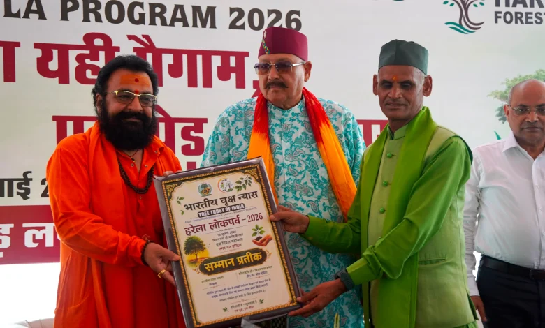 satpal-maharaj-plants-saplings-on-harela-takes-pledge