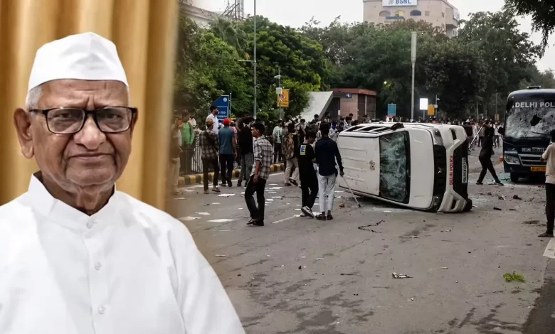 anna-hazare-started-silent-protest-in-ahilyanagar-supporting-delhi-cjp-students