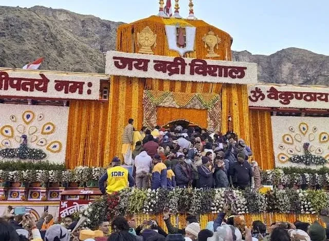 mumbai-devotee-caught-badrinath-temple-spy-camera-video-challan