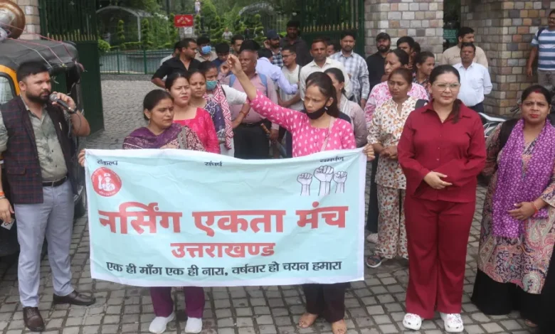 nursing-unemployed-workers-marched-towards-cm-residence